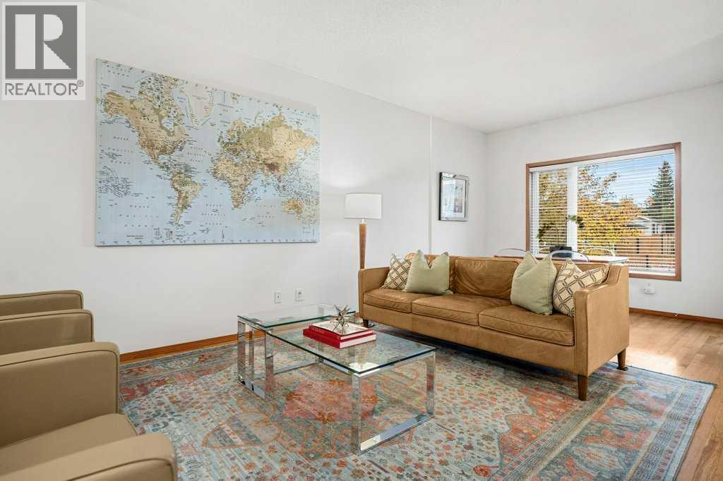 Property at 116 Sunlake Gardens SE image 4