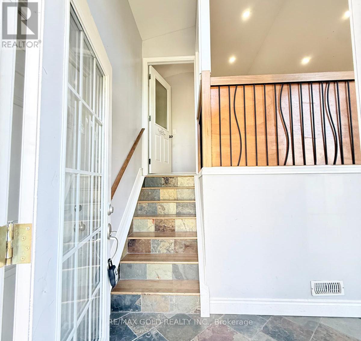 4640 Helsinki Crescent, Windsor, Ontario  N9G 3G2 - Photo 2 - X12452733