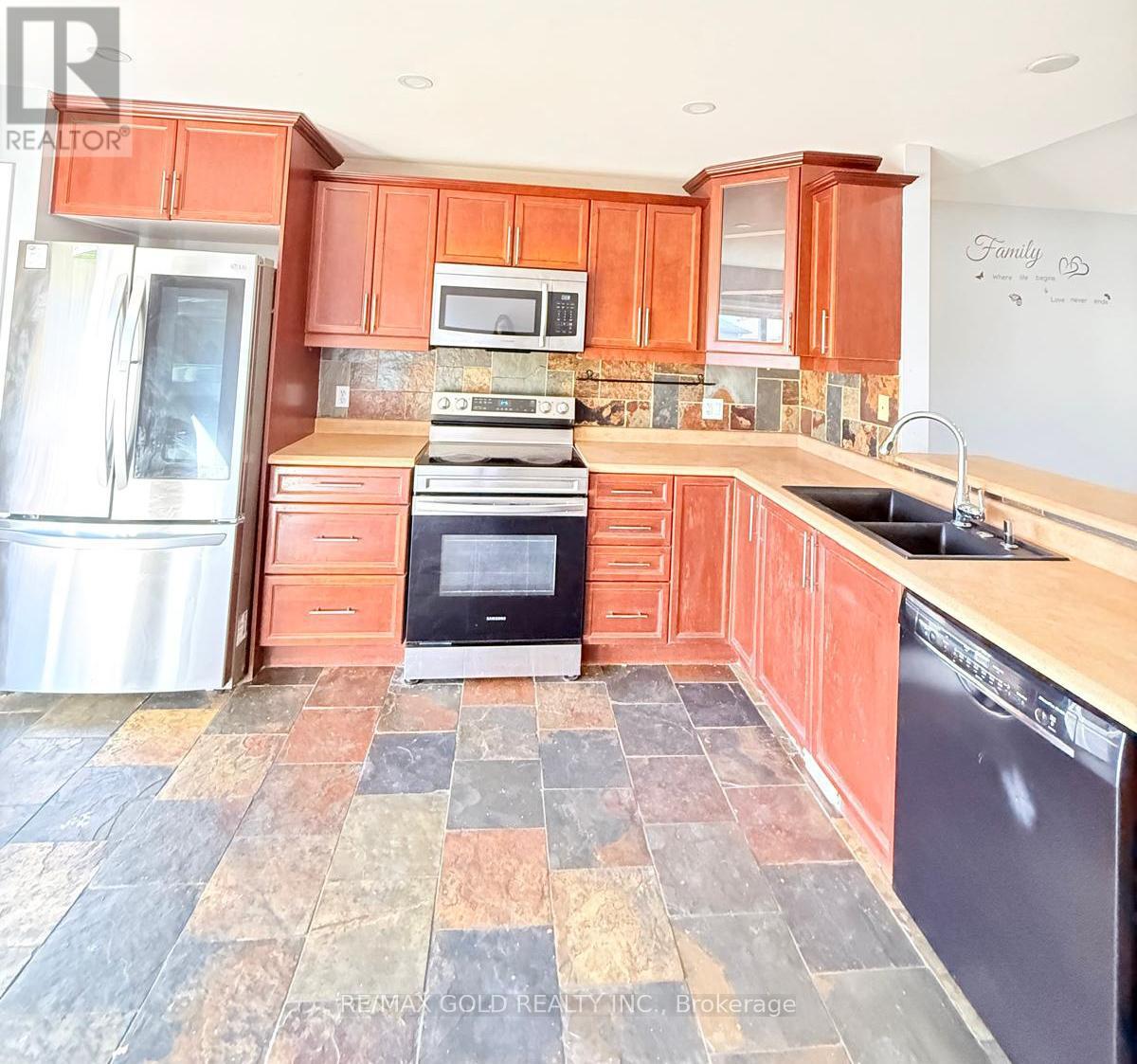 4640 Helsinki Crescent, Windsor, Ontario  N9G 3G2 - Photo 5 - X12452733