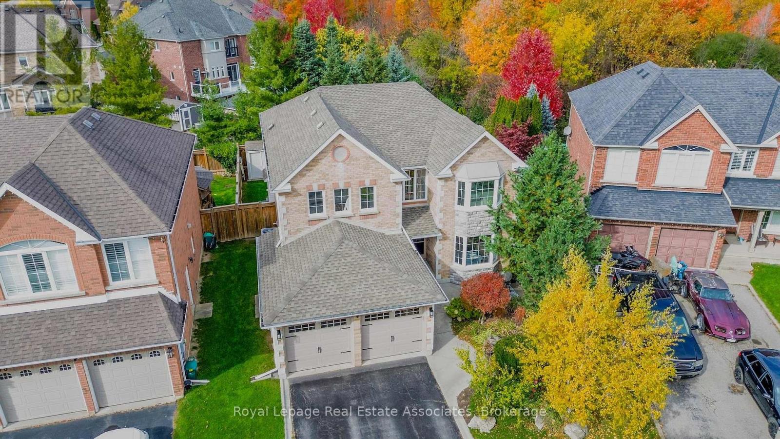 34 Curry Crescent, Halton Hills (Georgetown), Ontario  L7G 5S9 - Photo 4 - W12443772
