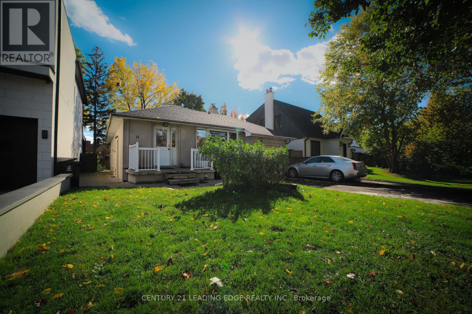 11 CHESTNUT HILLS CRESCENT, Toronto, Ontario