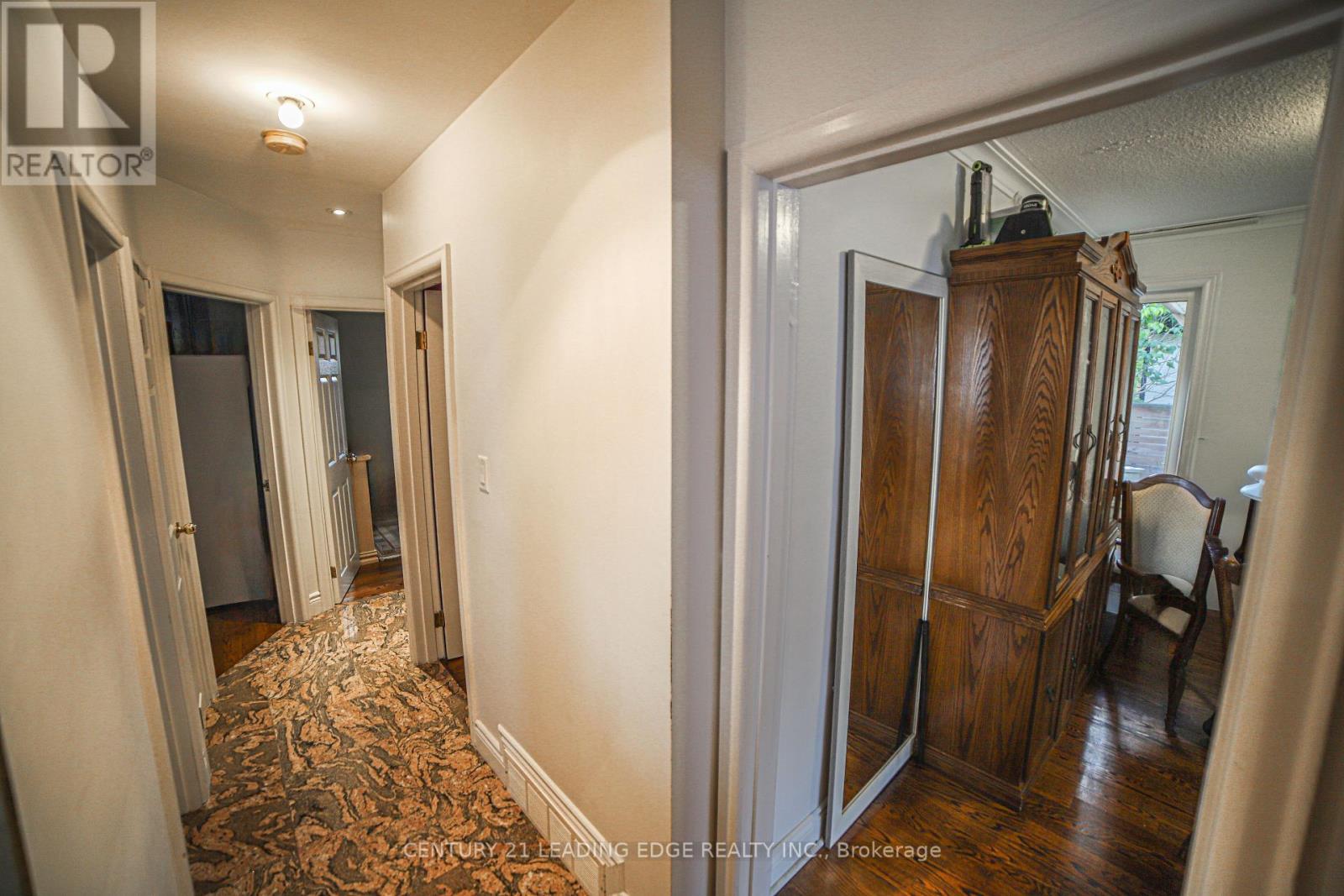 11 Chestnut Hills Crescent, Toronto, Ontario  M9A 2W3 - Photo 15 - W12476337