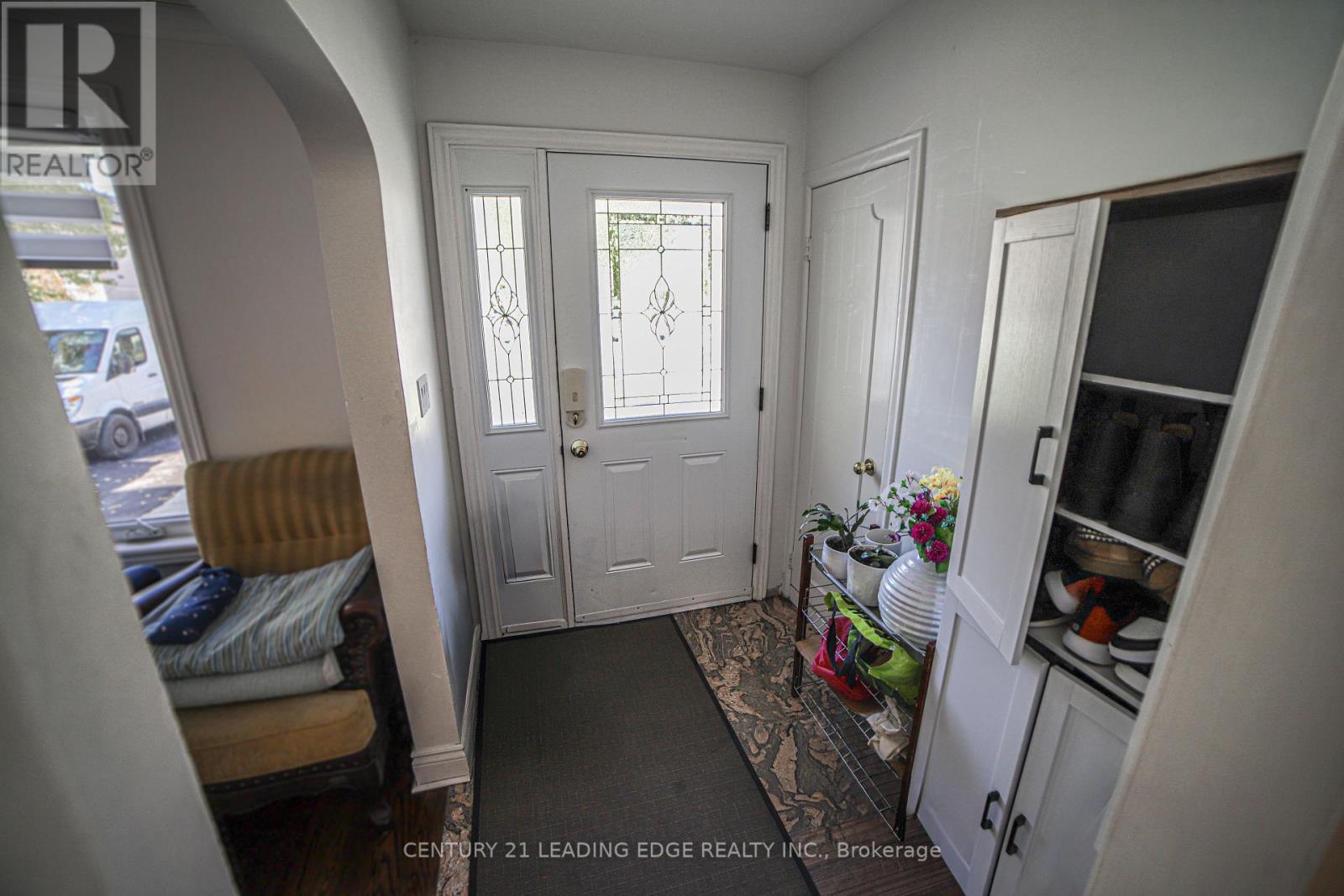 11 Chestnut Hills Crescent, Toronto, Ontario  M9A 2W3 - Photo 12 - W12476337