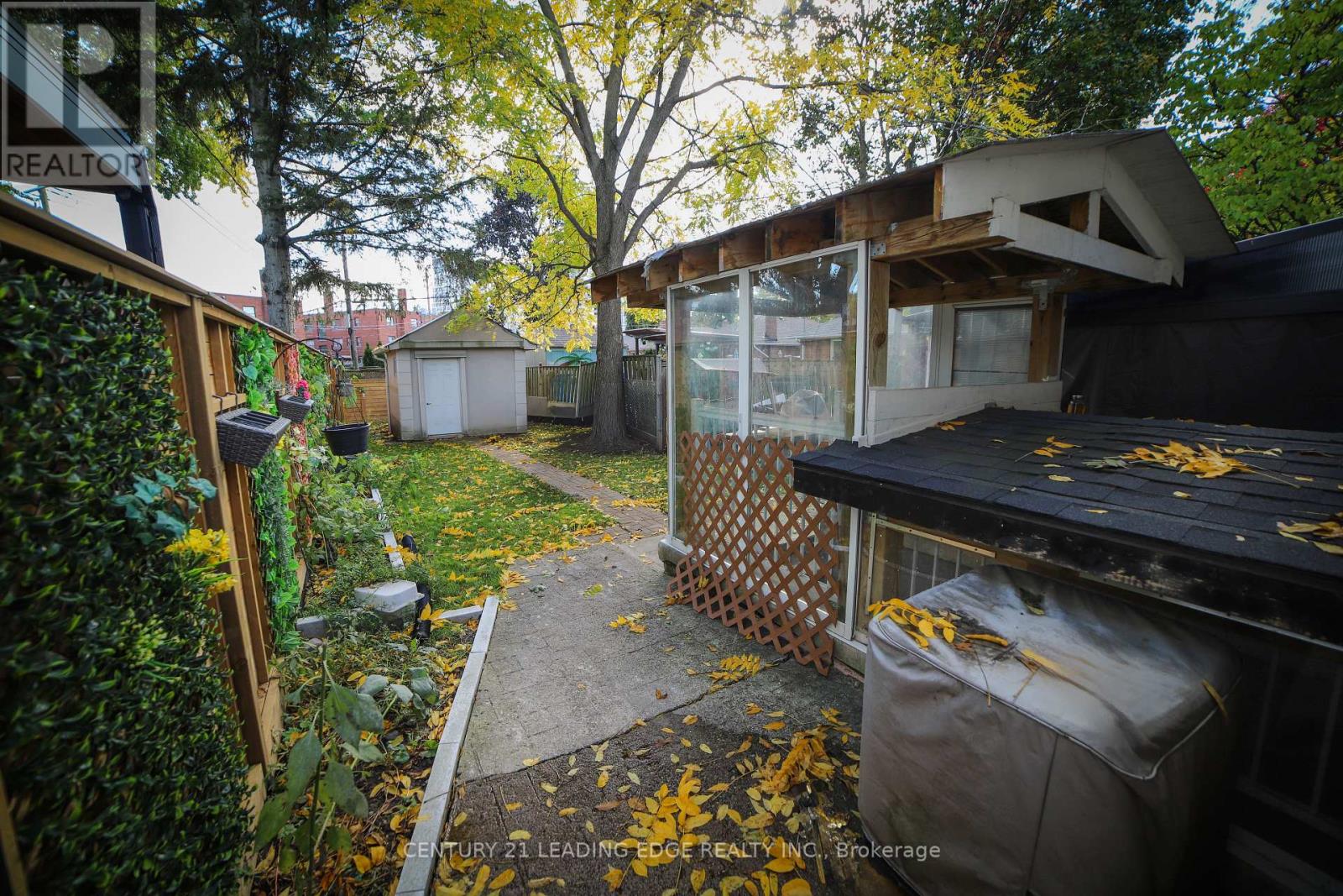 11 Chestnut Hills Crescent, Toronto, Ontario  M9A 2W3 - Photo 6 - W12476337