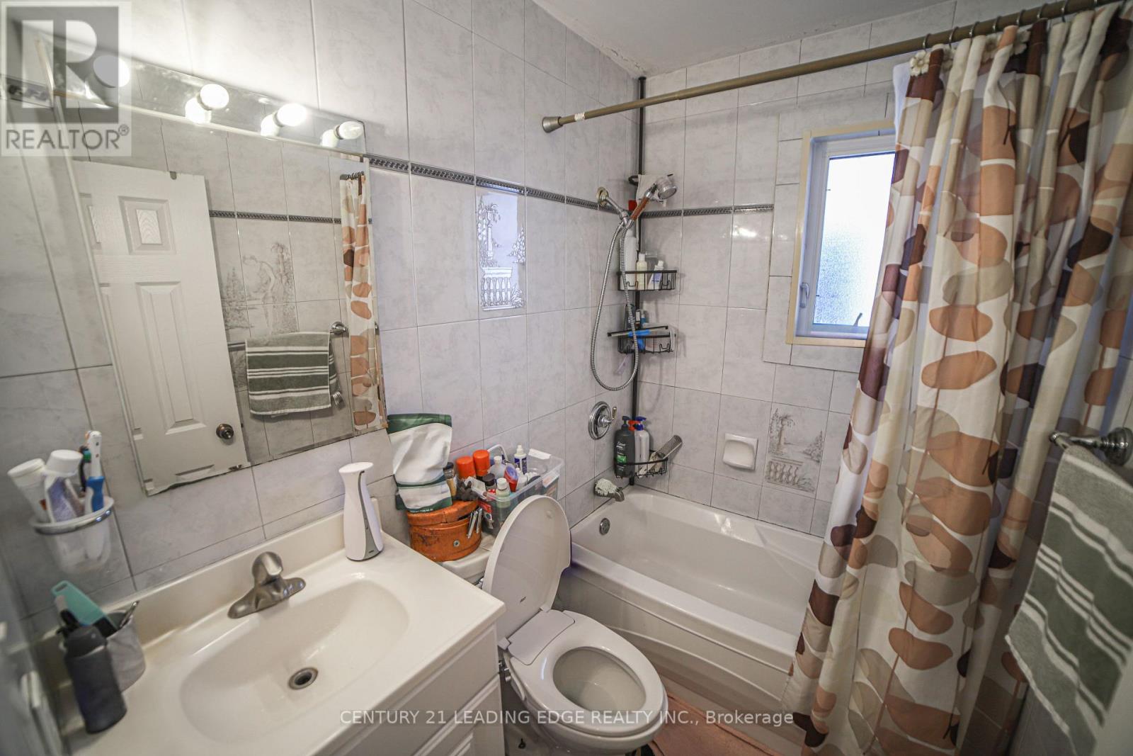 11 Chestnut Hills Crescent, Toronto, Ontario  M9A 2W3 - Photo 22 - W12476337