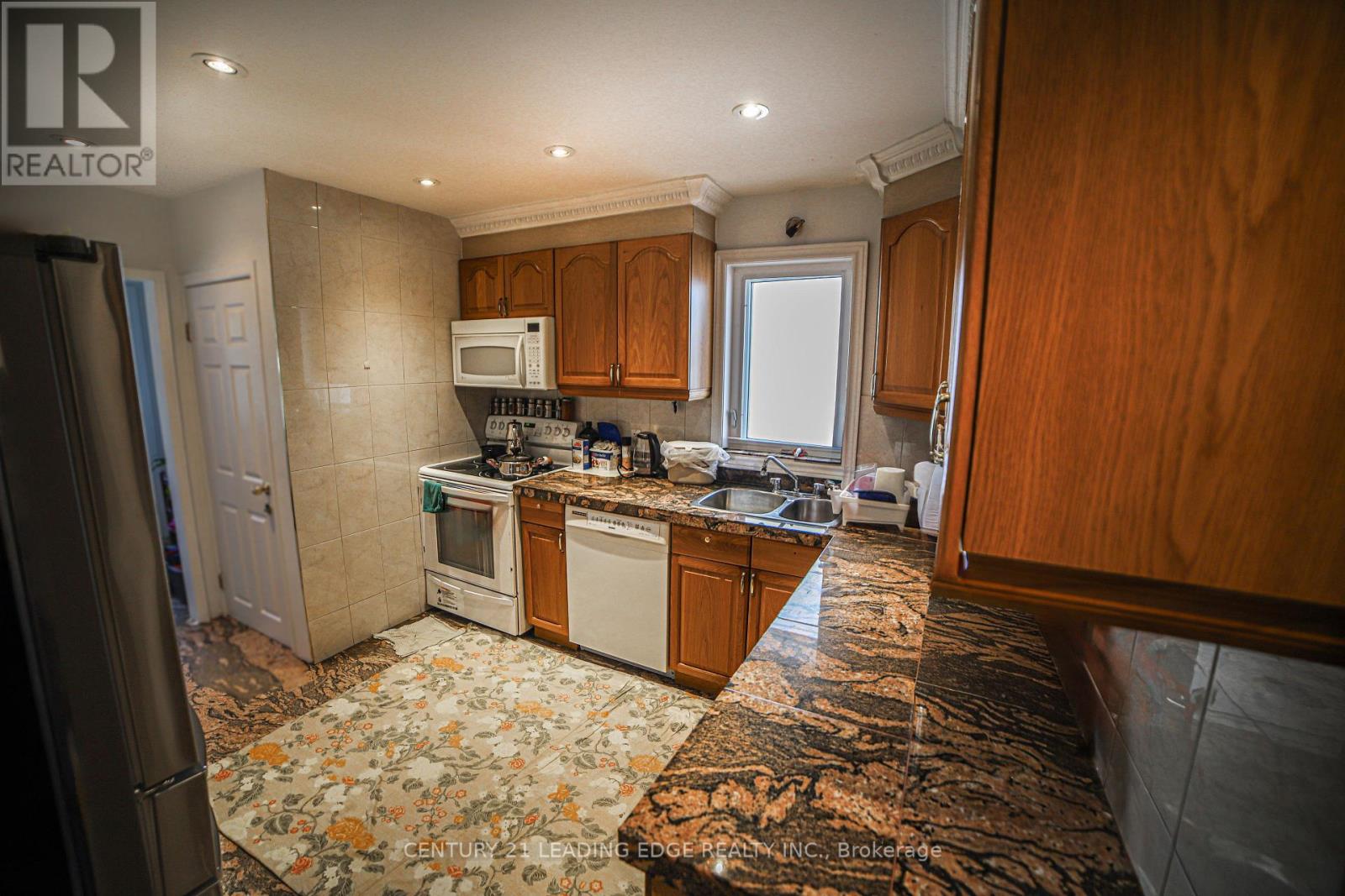 11 Chestnut Hills Crescent, Toronto, Ontario  M9A 2W3 - Photo 14 - W12476337