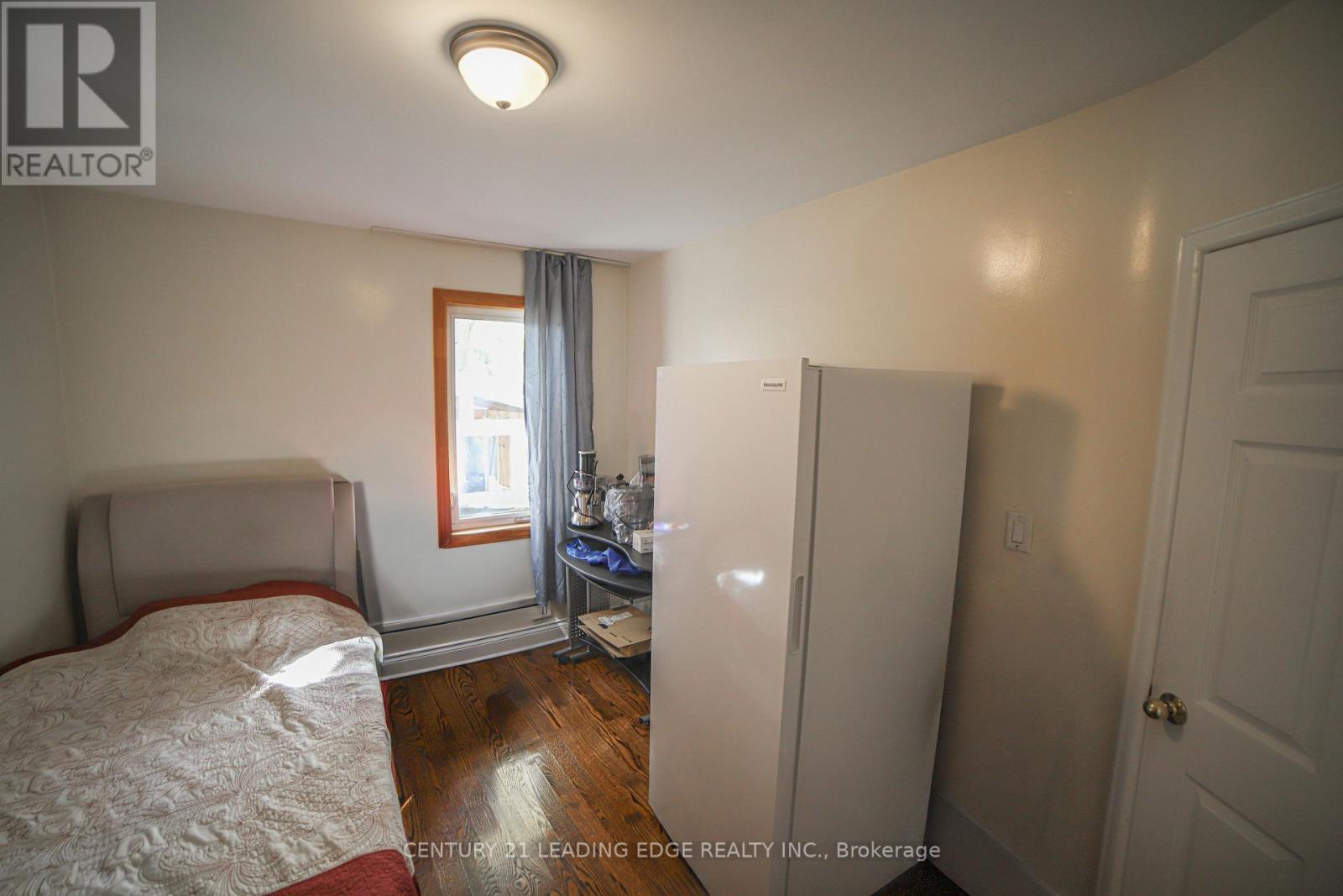 11 Chestnut Hills Crescent, Toronto, Ontario  M9A 2W3 - Photo 18 - W12476337