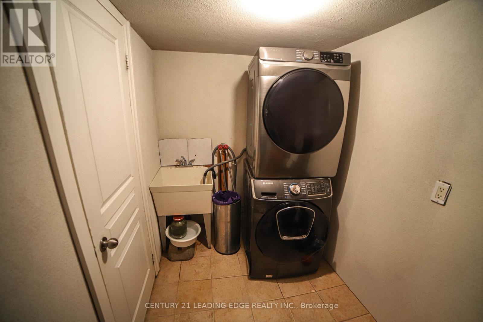 11 Chestnut Hills Crescent, Toronto, Ontario  M9A 2W3 - Photo 28 - W12476337