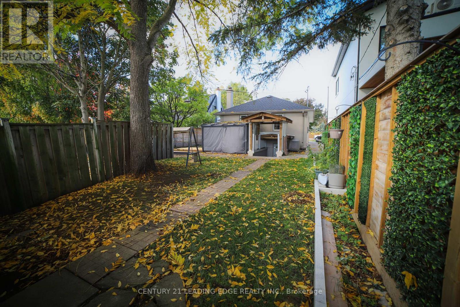 11 Chestnut Hills Crescent, Toronto, Ontario  M9A 2W3 - Photo 36 - W12476337