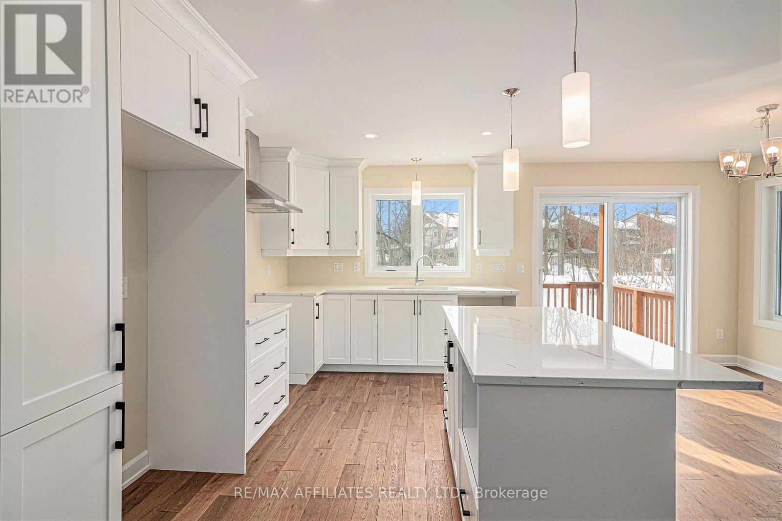 355 Voyageur Place, Russell, Ontario  K0A 1W0 - Photo 8 - X12245064