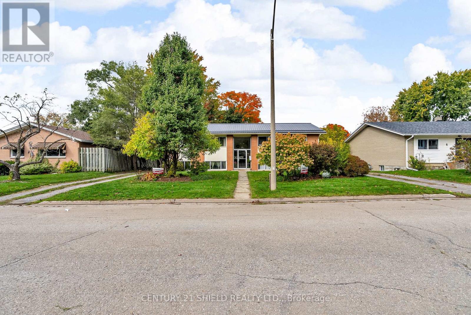 10 Winters Court, Brockville, Ontario  K6V 1T7 - Photo 4 - X12479078