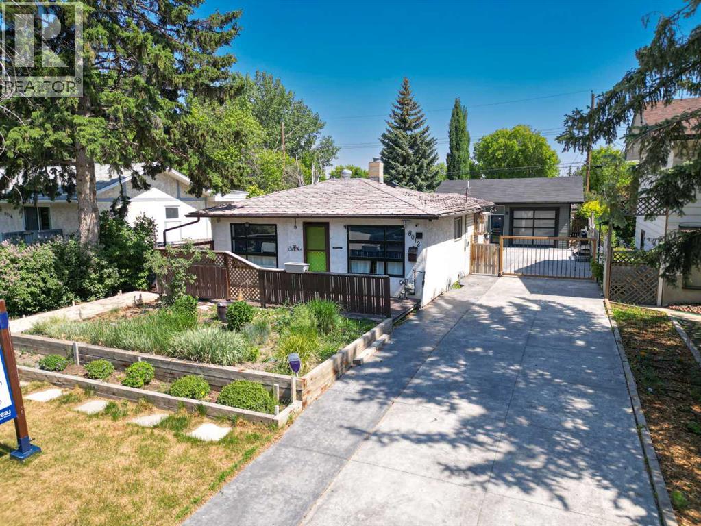 8012 33 Avenue Nw, Calgary, Alberta  T3B 1L7 - Photo 1 - A2257242