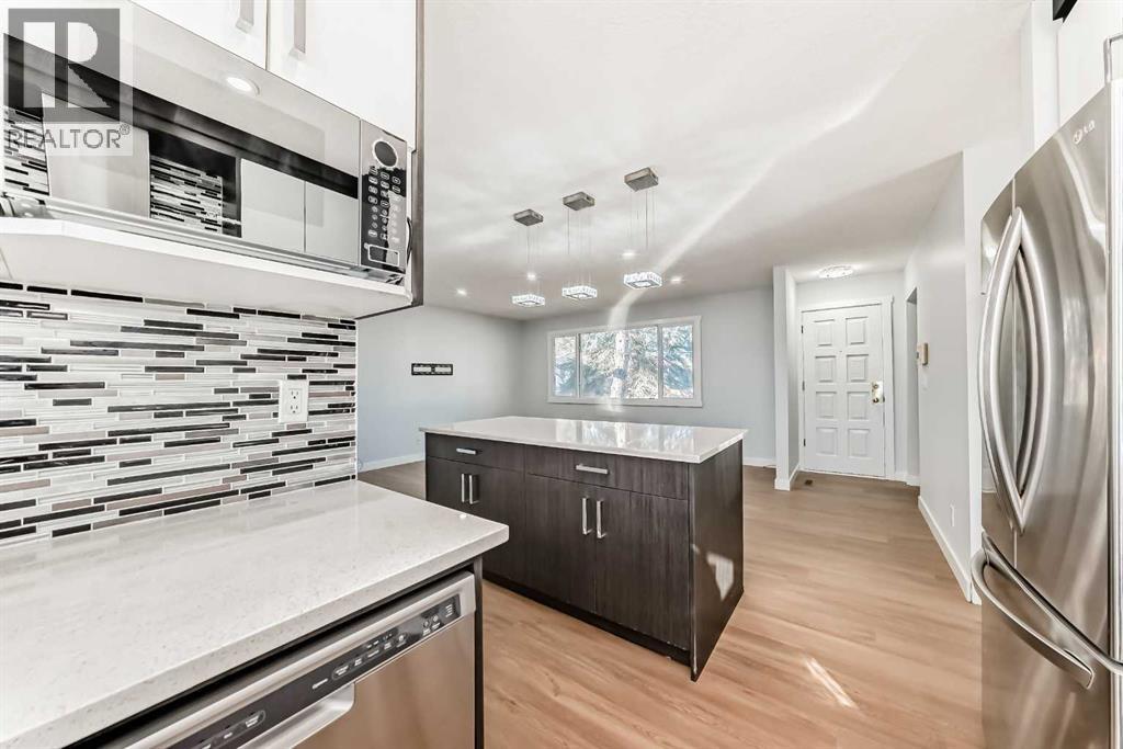 207 Pinecliff Way Ne, Calgary, Alberta  T1Y 3X4 - Photo 10 - A2266568