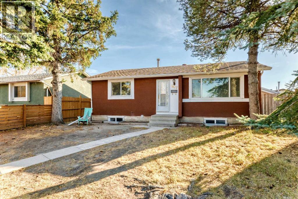 207 Pinecliff Way Ne, Calgary, Alberta  T1Y 3X4 - Photo 2 - A2266568