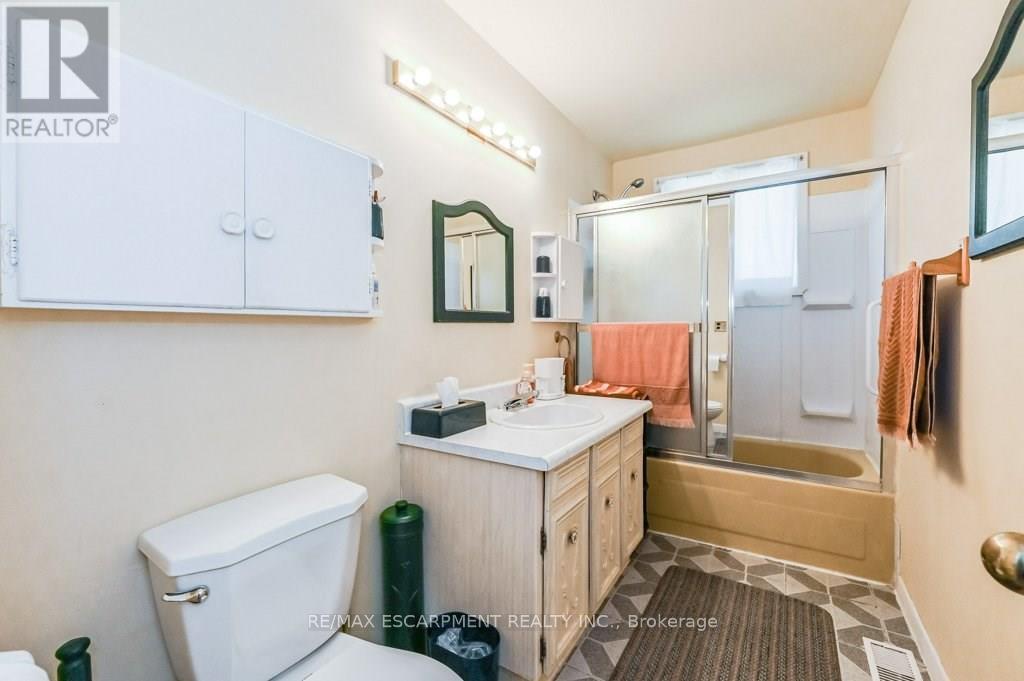 641 Limeridge Road E, Hamilton (Thorner), Ontario  L8W 1A2 - Photo 15 - X12472326