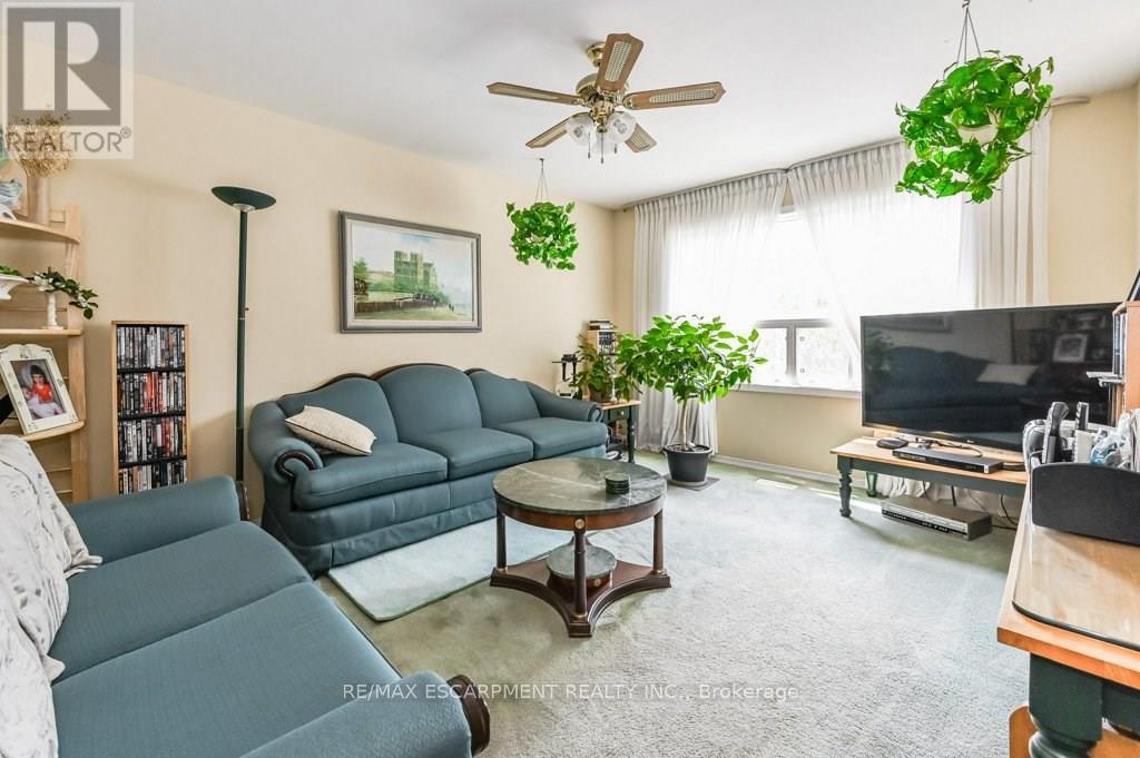 641 Limeridge Road E, Hamilton (Thorner), Ontario  L8W 1A2 - Photo 8 - X12472326