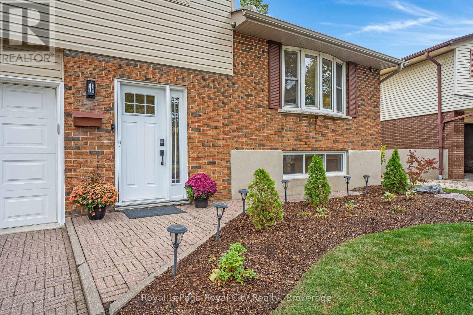 31 Lambert Crescent, Guelph, Ontario  N1G 2R4 - Photo 4 - X12479218