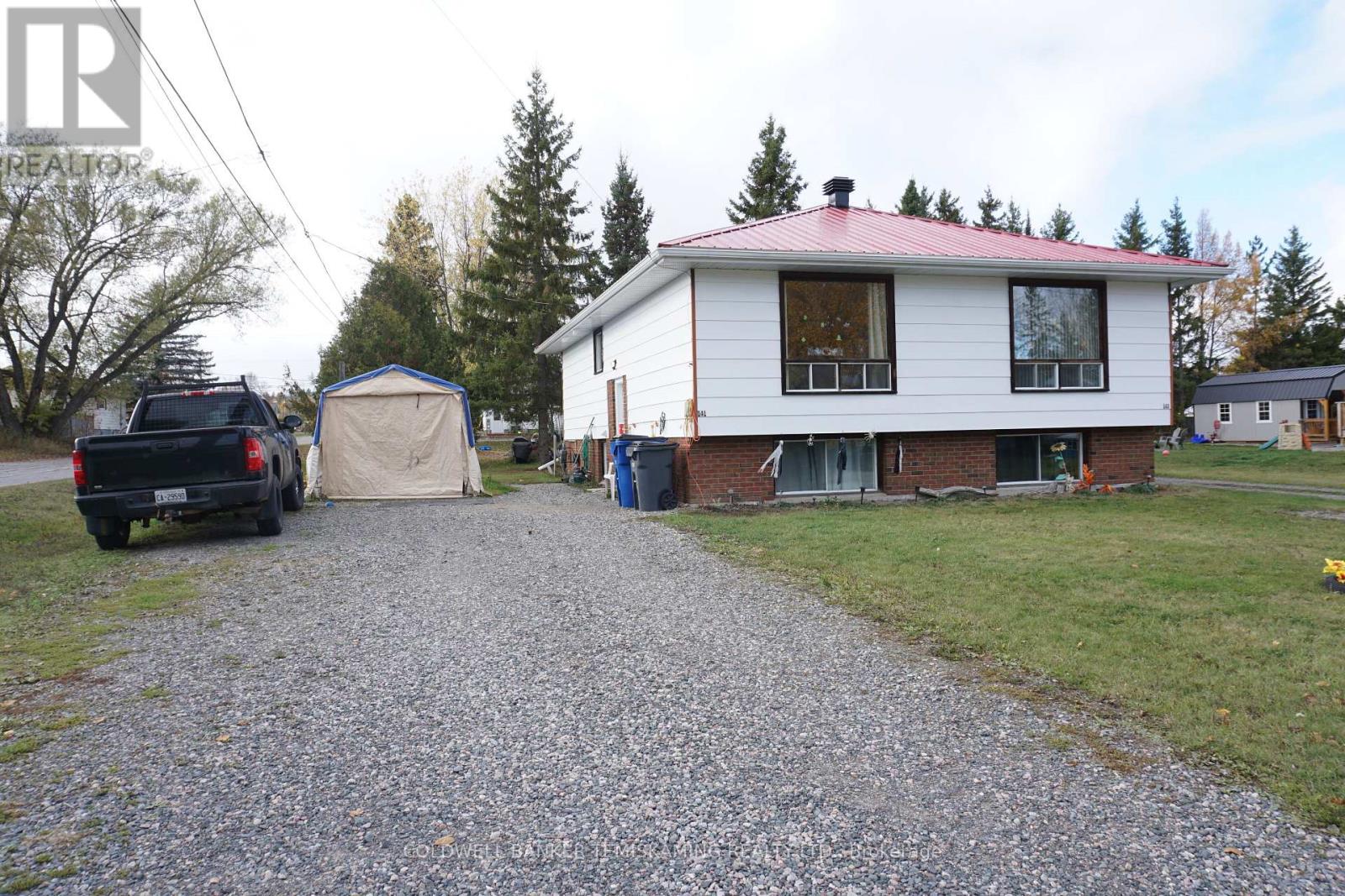 141-143 Station Street, Temiskaming Shores, Ontario P0J 1R0 - Photo 2 - T12479131