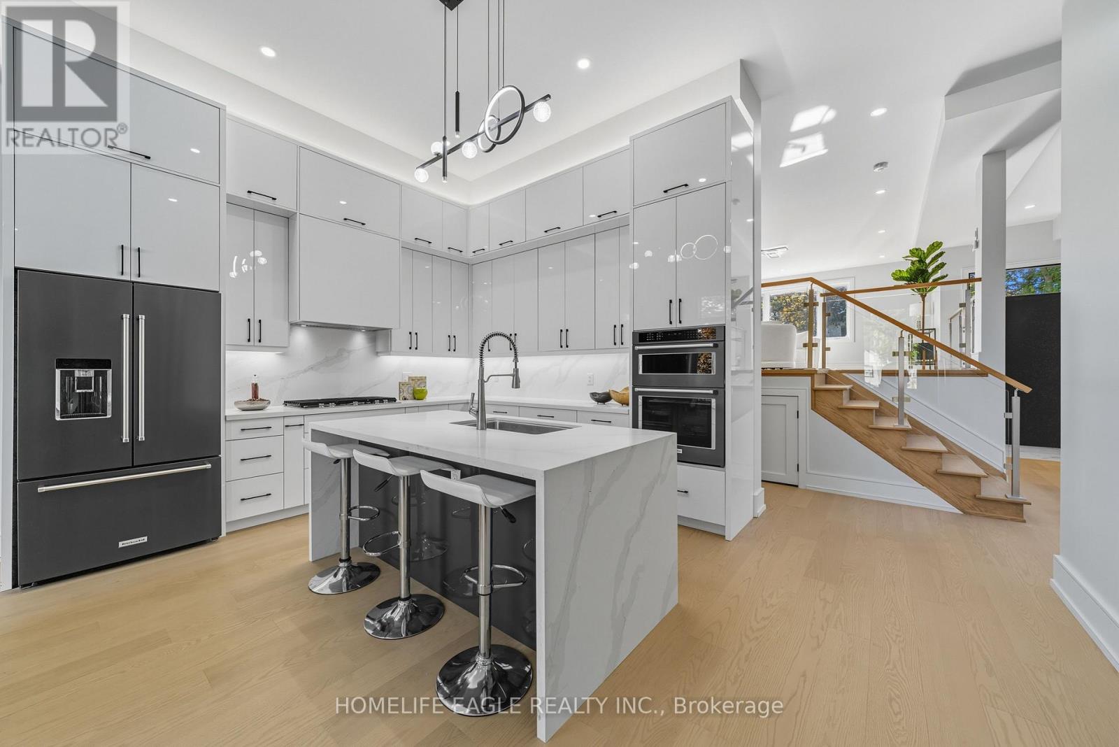 5 Atlee Avenue, Toronto (Birchcliffe-Cliffside), Ontario  M1N 3Z4 - Photo 4 - E12479065