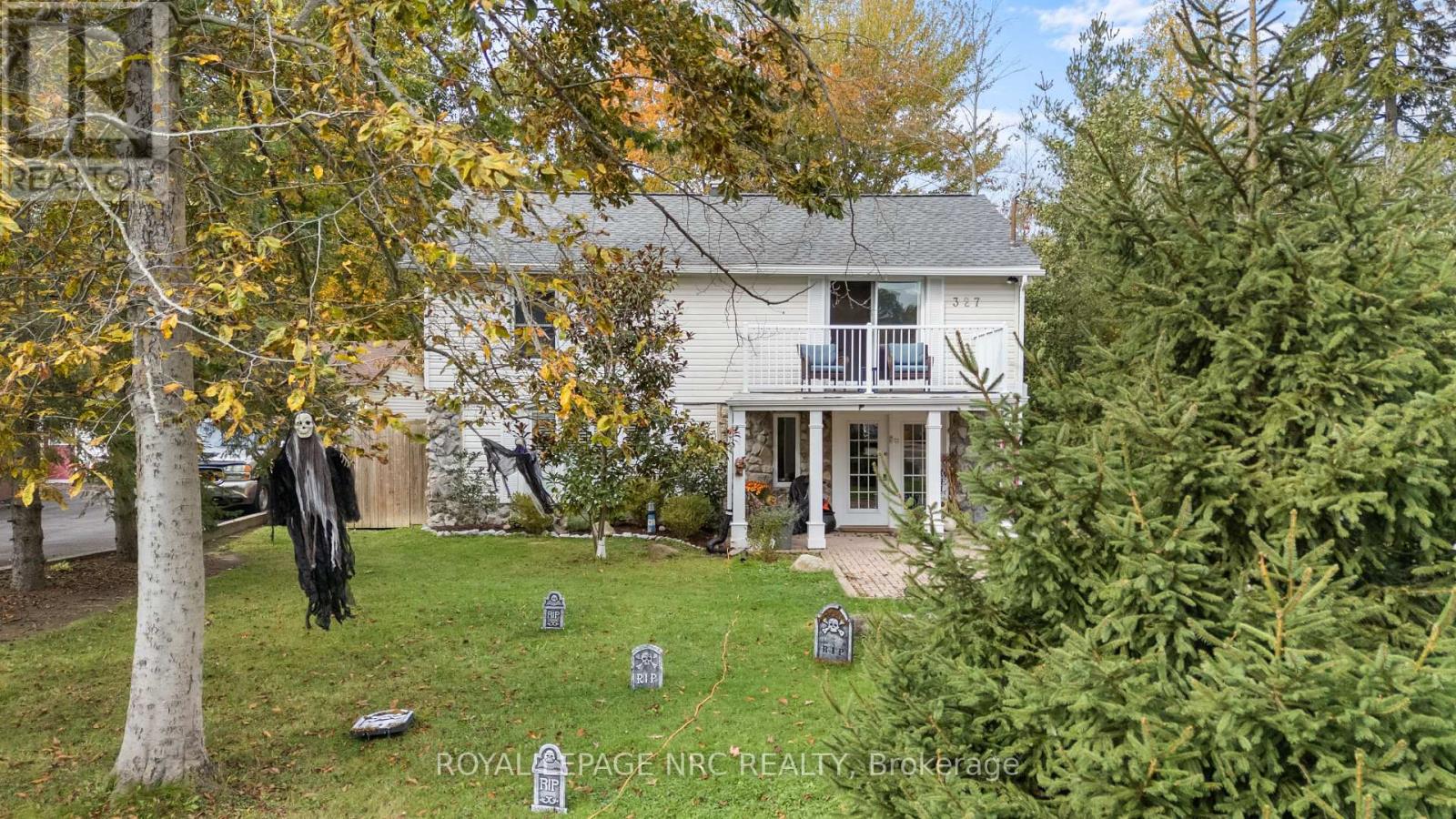 327 Maple Leaf Avenue N, Fort Erie, Ontario  L0S 1N0 - Photo 2 - X12479133