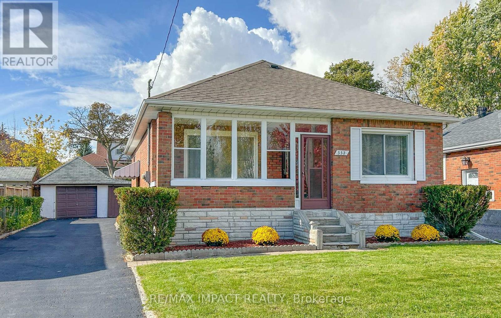 332 LASALLE AVENUE, Oshawa, Ontario