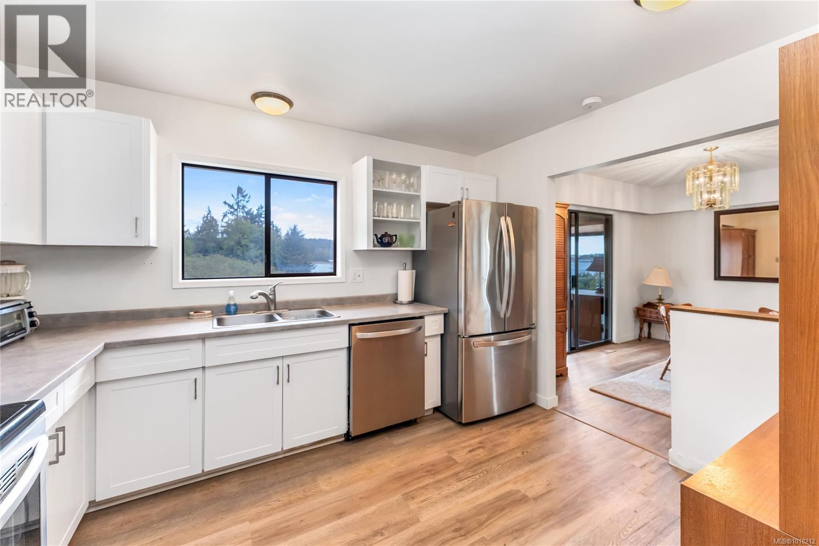 242 Portsmouth Dr, Colwood, British Columbia  V9C 1R9 - Photo 4 - 1018212