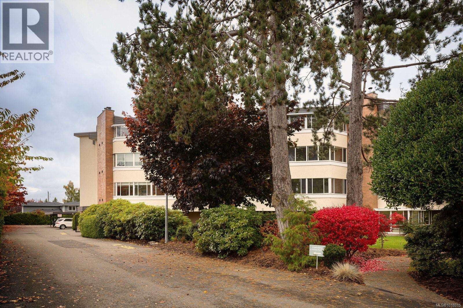 202 9900 Fifth St, Sidney, British Columbia
