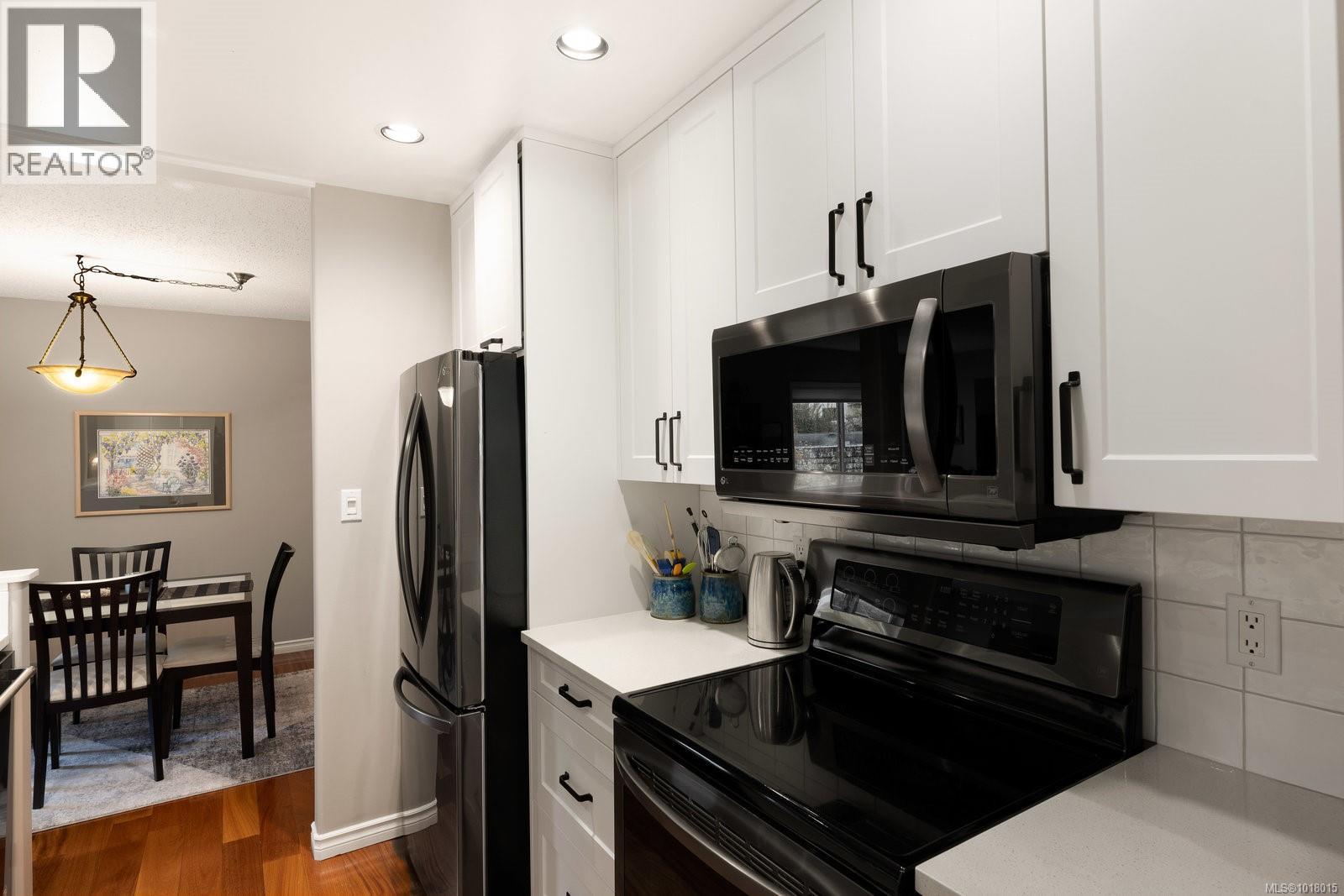 202 9900 Fifth St, Sidney, British Columbia  V8L 2X3 - Photo 10 - 1018015