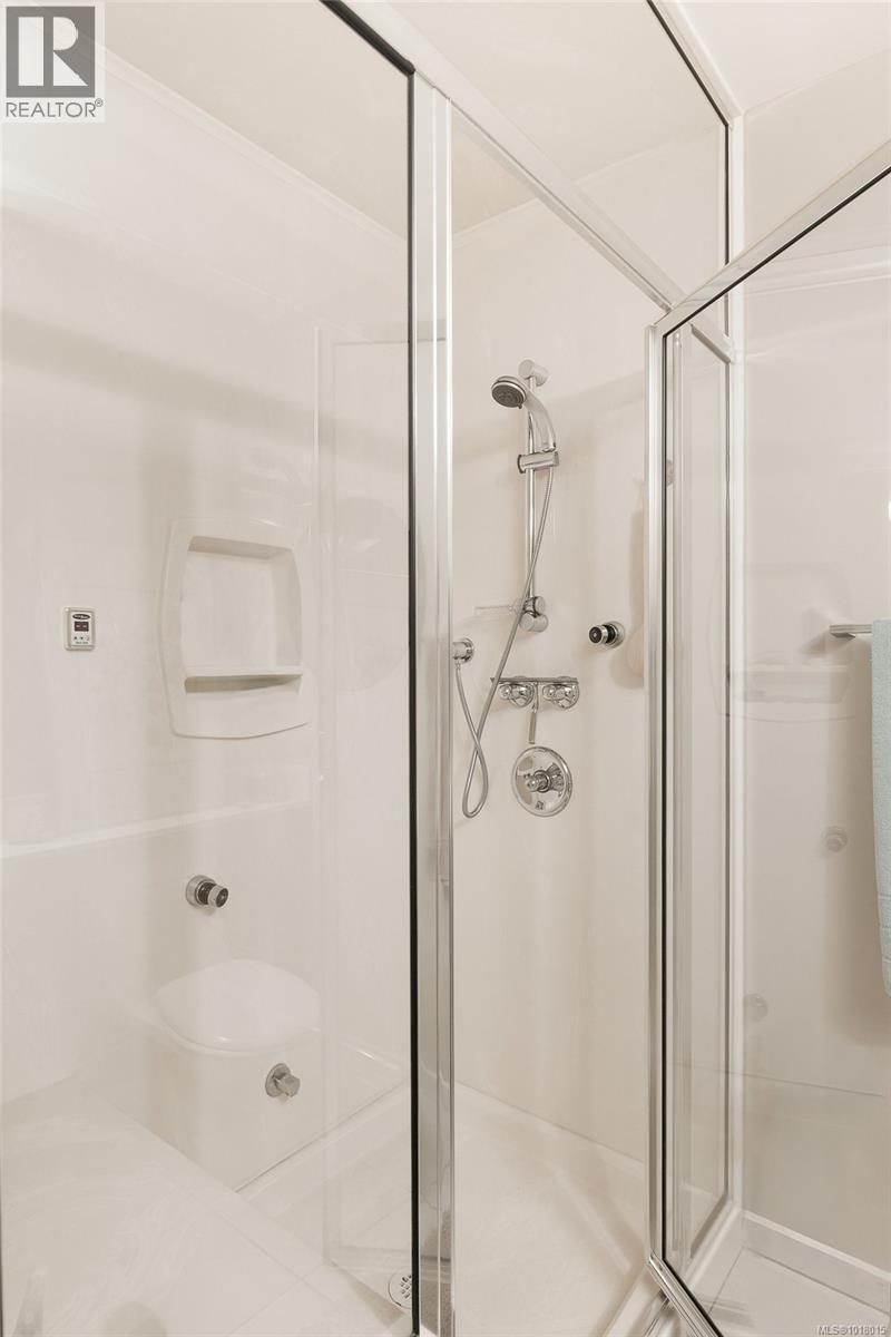 202 9900 Fifth St, Sidney, British Columbia  V8L 2X3 - Photo 18 - 1018015