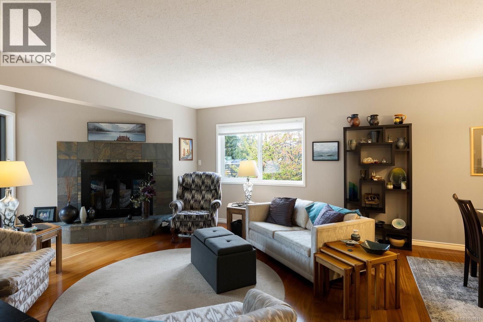 202 9900 Fifth St, Sidney, British Columbia  V8L 2X3 - Photo 3 - 1018015