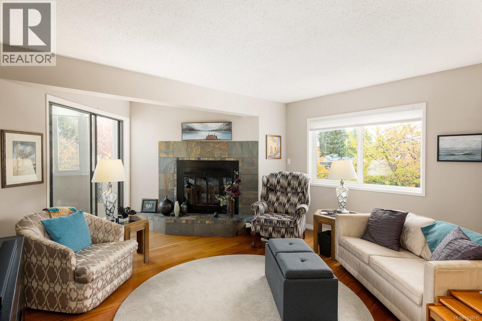 202 9900 Fifth St, Sidney, British Columbia  V8L 2X3 - Photo 4 - 1018015