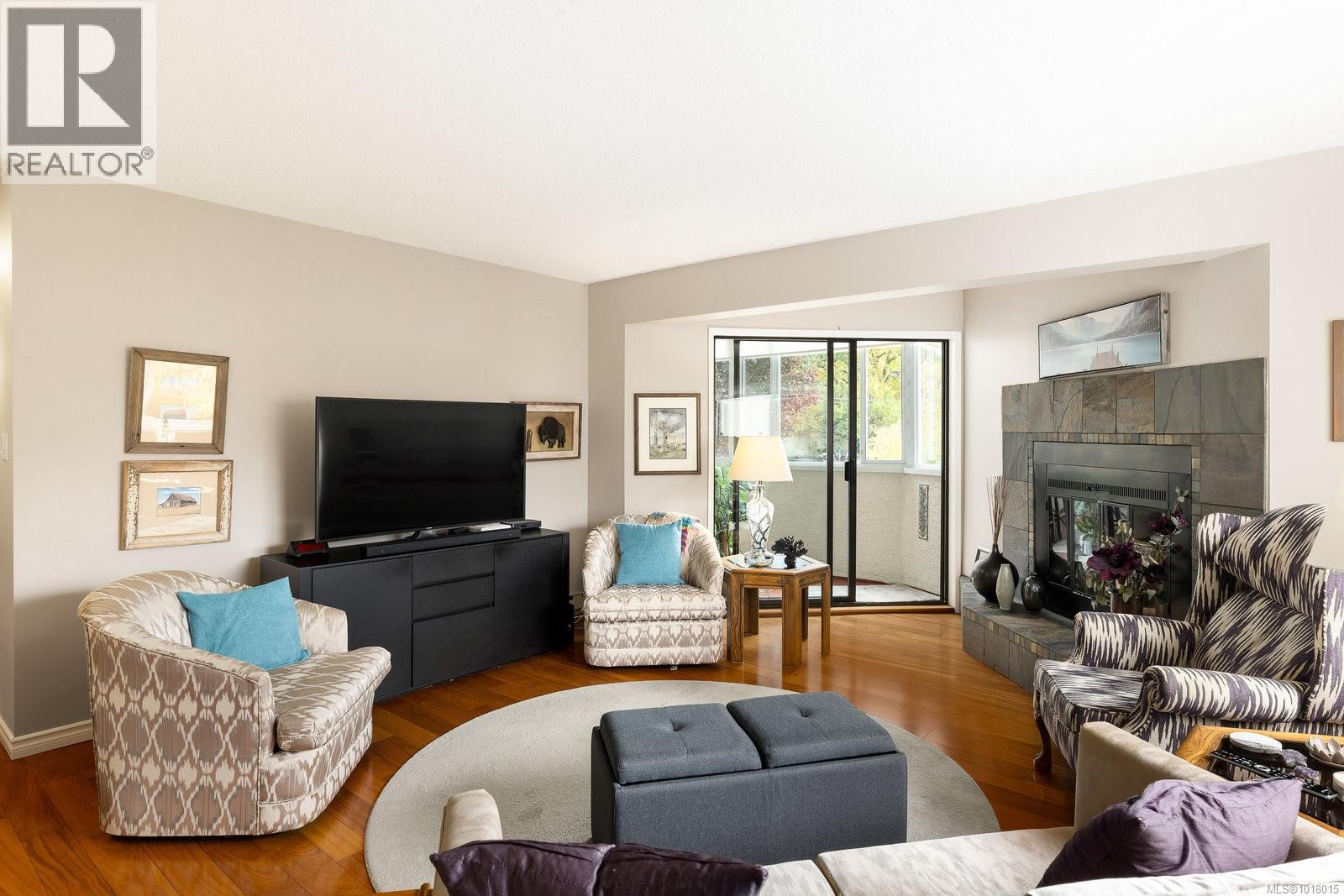 202 9900 Fifth St, Sidney, British Columbia  V8L 2X3 - Photo 5 - 1018015