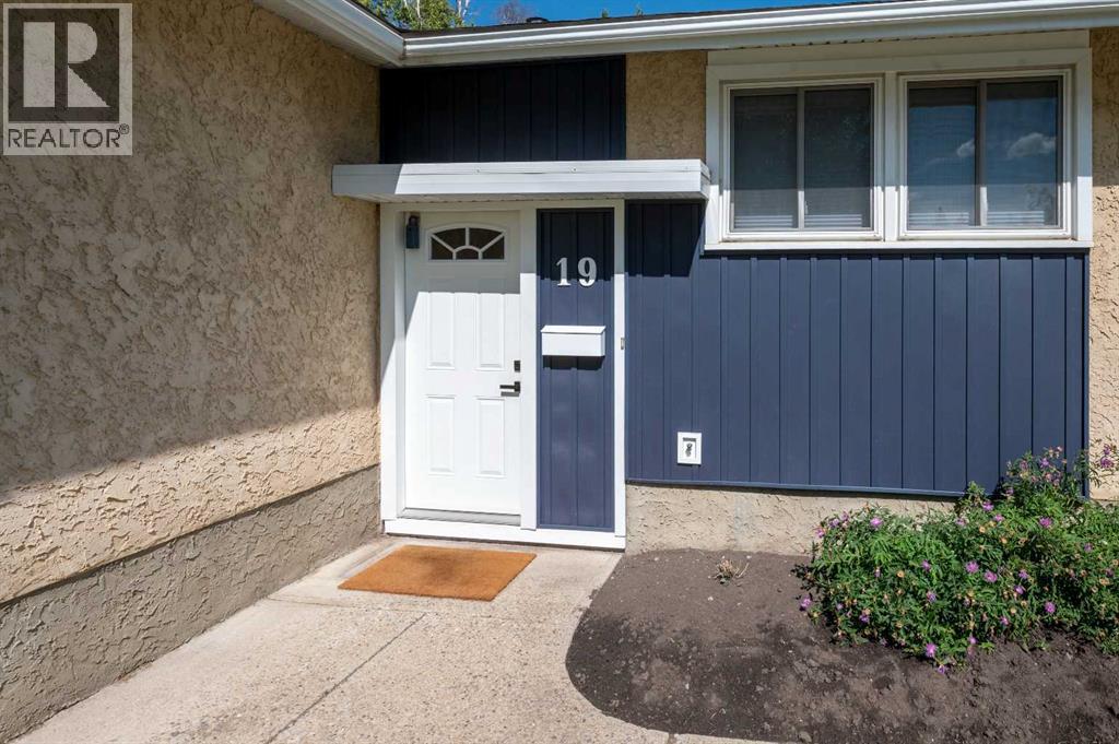 19 Sherwood Crescent, Red Deer, Alberta  T4N 0A4 - Photo 2 - A2257981