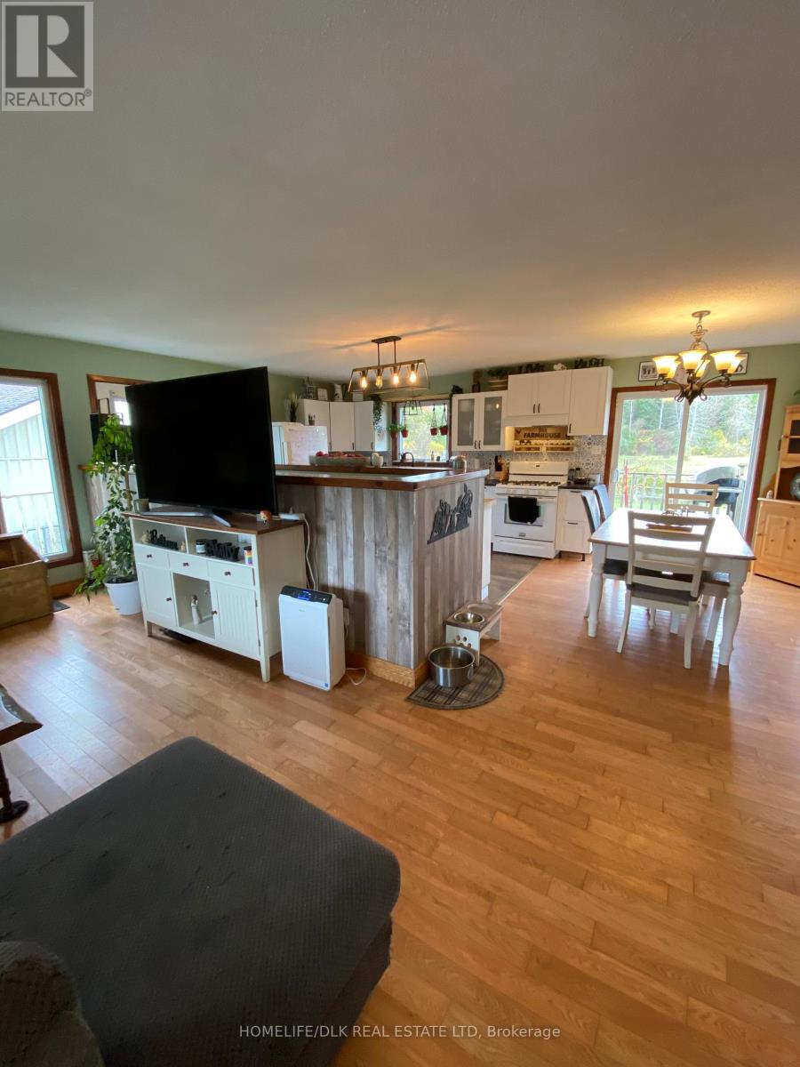 947 Townline Road N, North Grenville, Ontario  K0G 1J0 - Photo 5 - X12479135