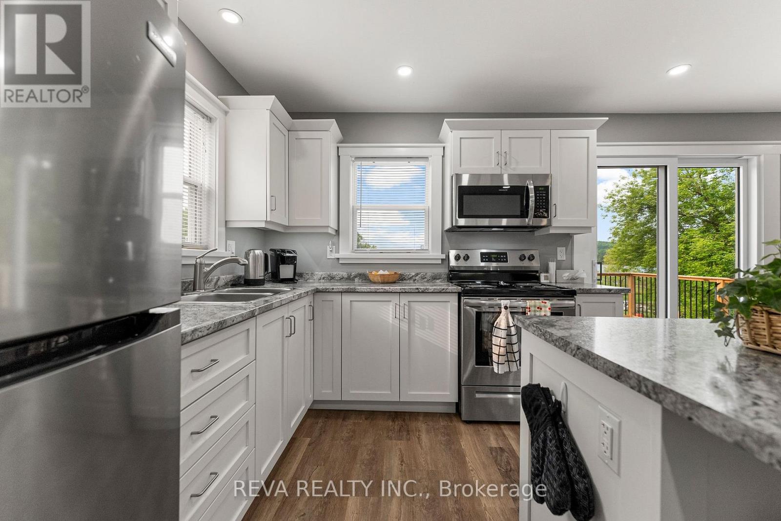 83 Siberia Road, Madawaska Valley, Ontario  K0J 1B0 - Photo 4 - X12479146