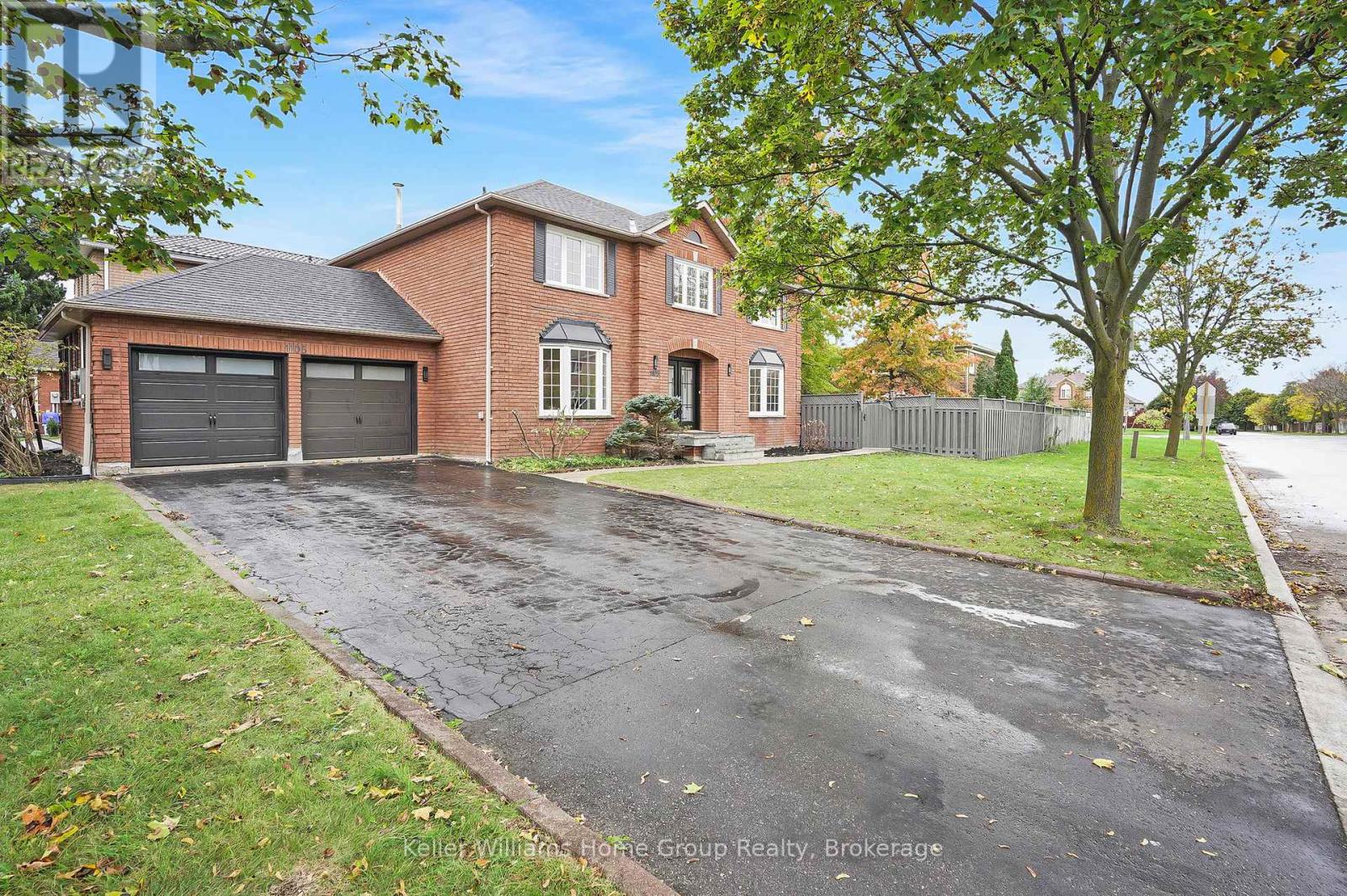 1105 Ewing Crescent, Mississauga, Ontario  L5V 1B9 - Photo 1 - W12479000