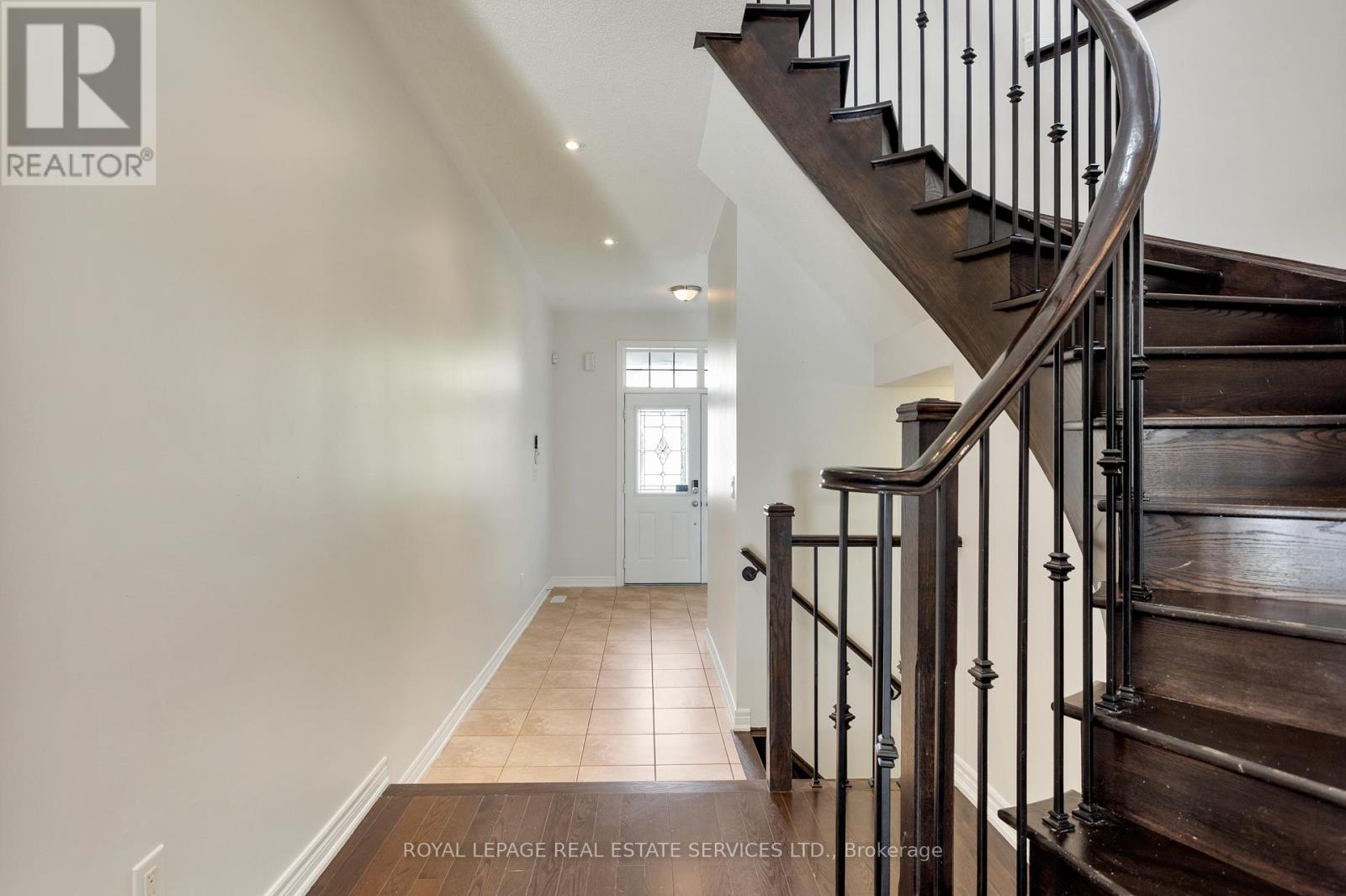 2464 Quetico Crescent, Oakville, Ontario  L6M 0R4 - Photo 3 - W12479084