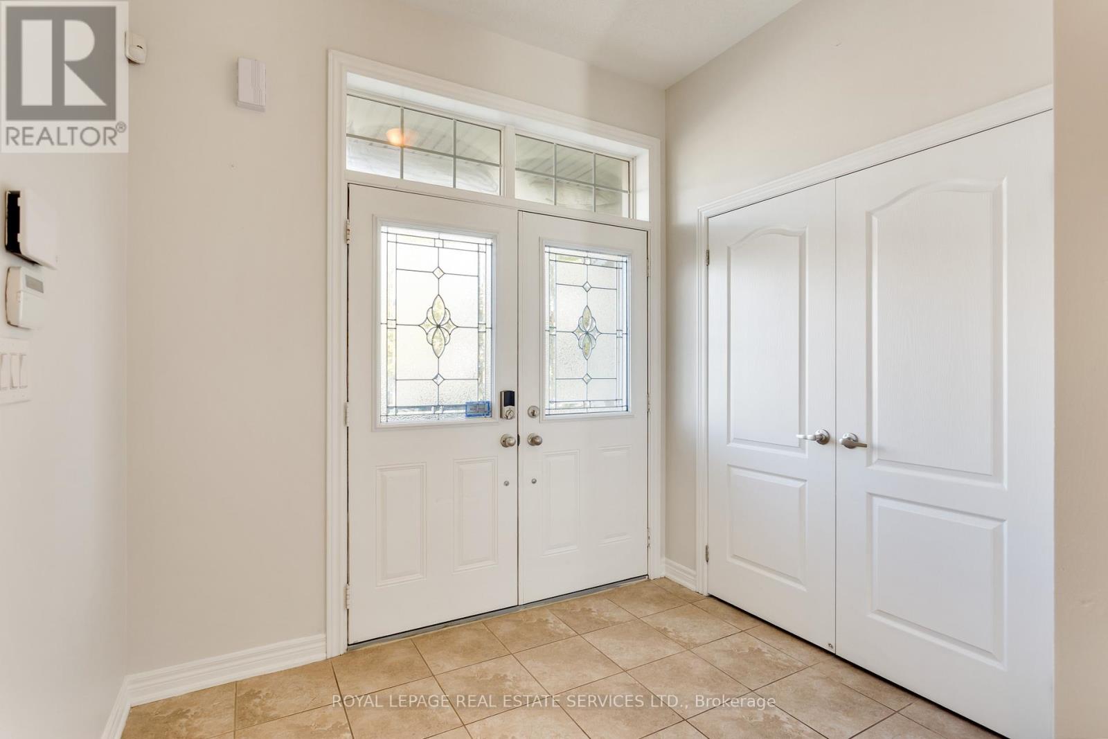 2464 Quetico Crescent, Oakville, Ontario  L6M 0R4 - Photo 4 - W12479084