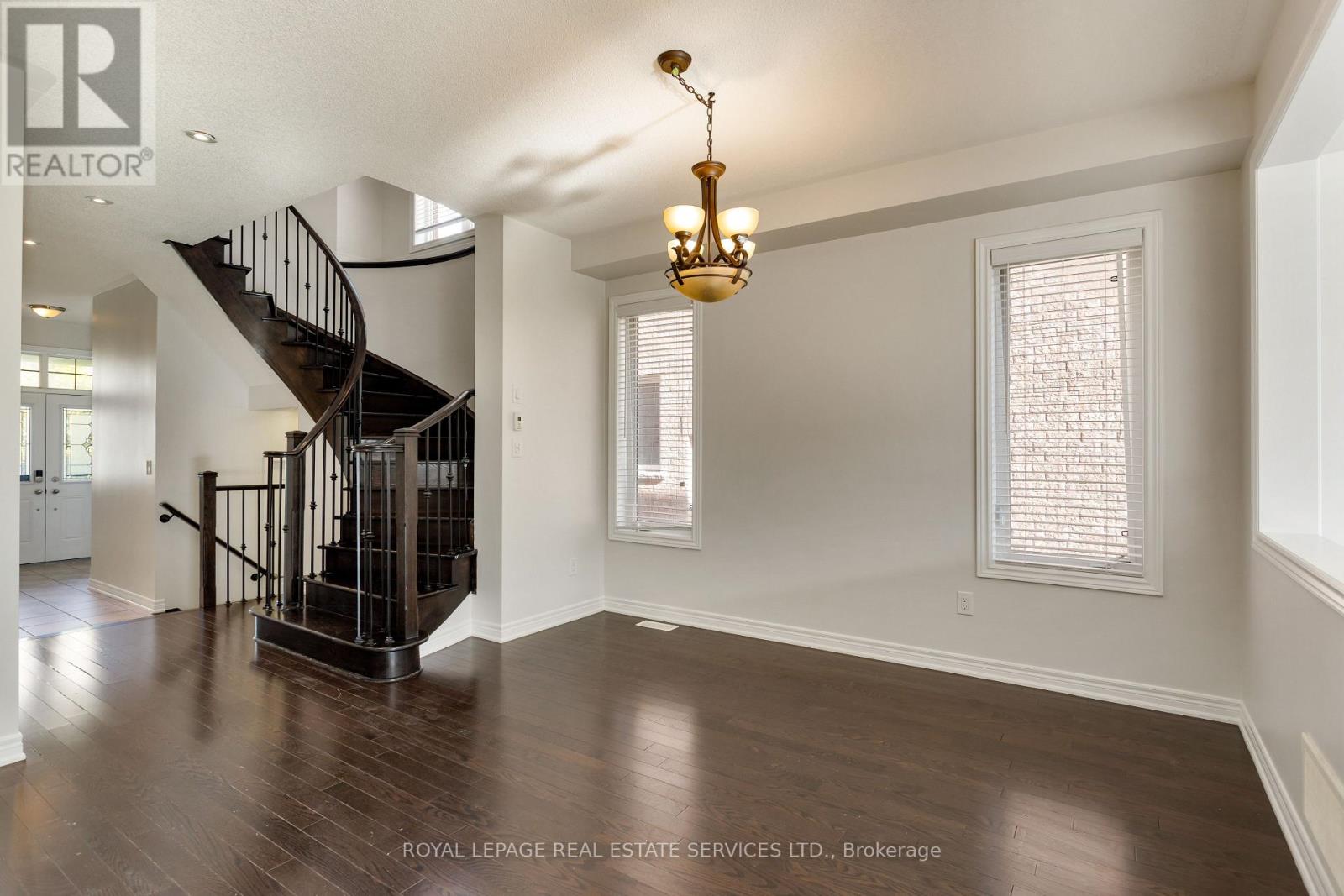 2464 Quetico Crescent, Oakville, Ontario  L6M 0R4 - Photo 6 - W12479084