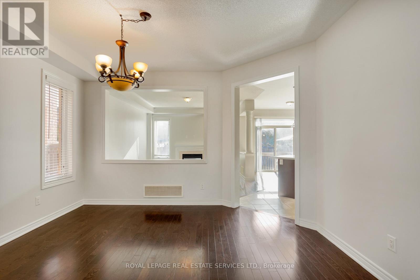 2464 Quetico Crescent, Oakville, Ontario  L6M 0R4 - Photo 7 - W12479084
