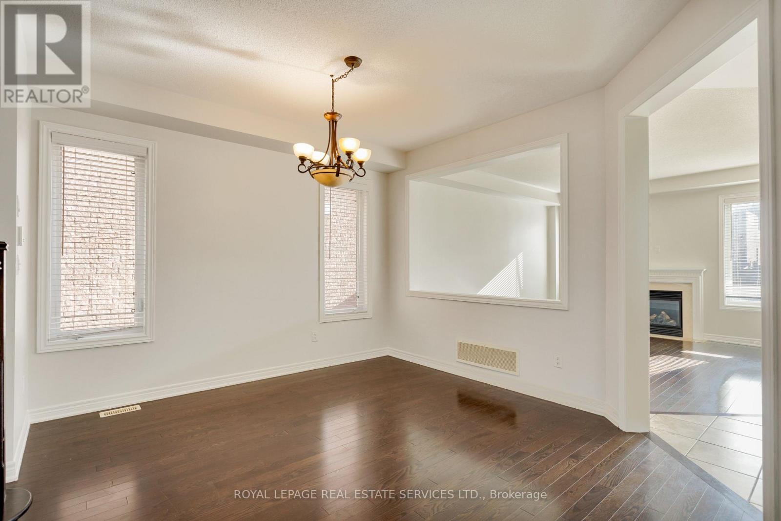 2464 Quetico Crescent, Oakville, Ontario  L6M 0R4 - Photo 9 - W12479084