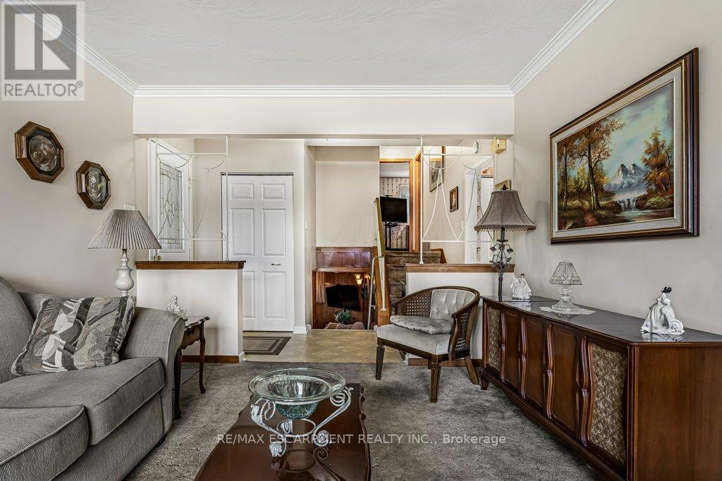 526 Elwood Road, Burlington, Ontario  L7N 3C7 - Photo 11 - W12479088