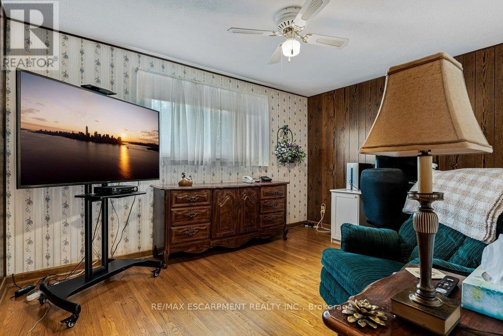 526 Elwood Road, Burlington, Ontario  L7N 3C7 - Photo 19 - W12479088