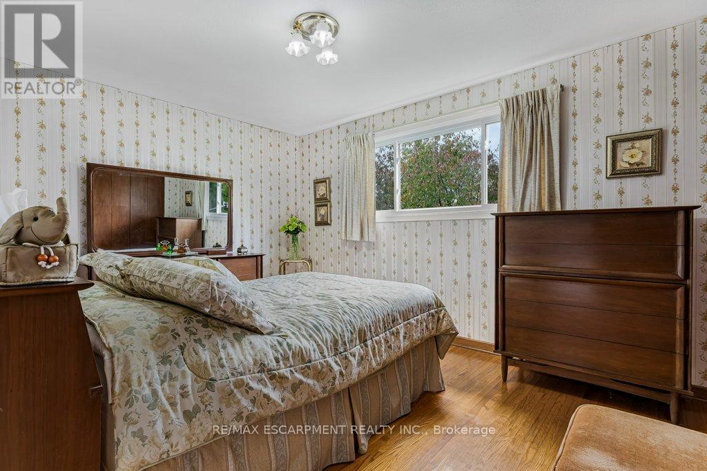 526 Elwood Road, Burlington, Ontario  L7N 3C7 - Photo 21 - W12479088