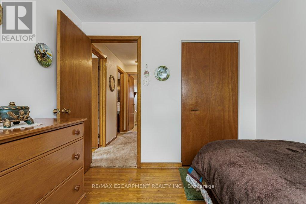 526 Elwood Road, Burlington, Ontario  L7N 3C7 - Photo 24 - W12479088
