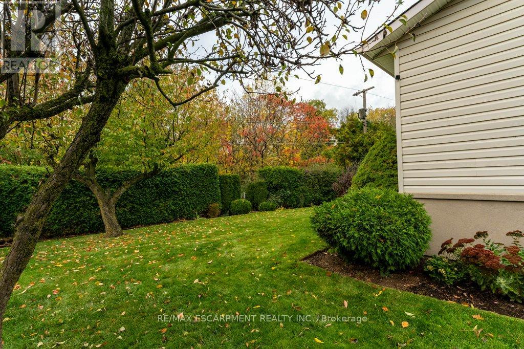526 Elwood Road, Burlington, Ontario  L7N 3C7 - Photo 32 - W12479088