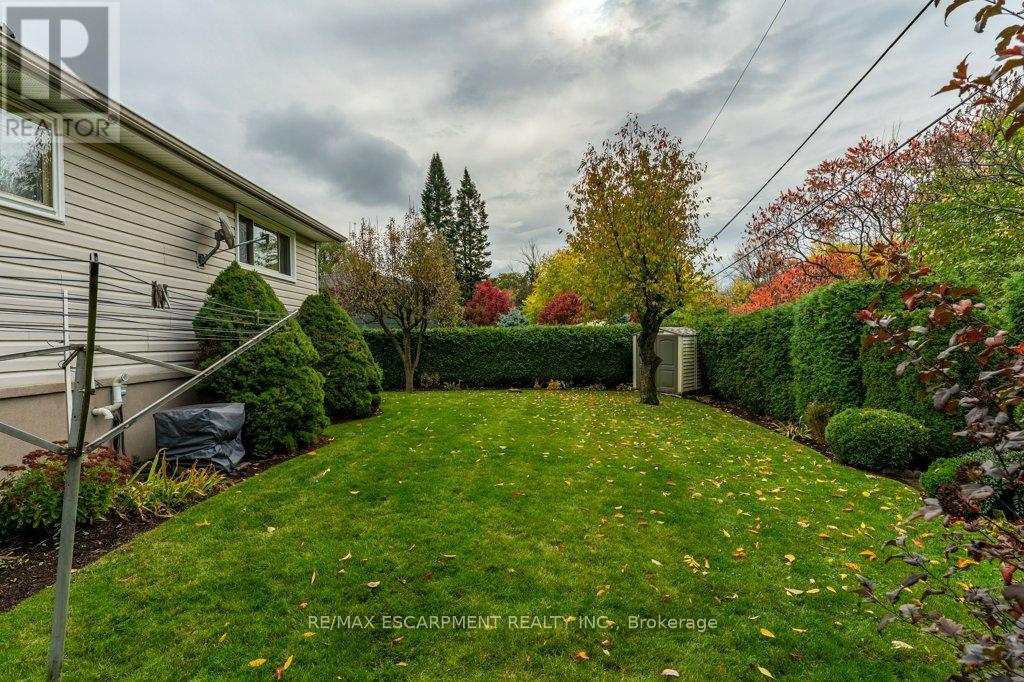 526 Elwood Road, Burlington, Ontario  L7N 3C7 - Photo 36 - W12479088