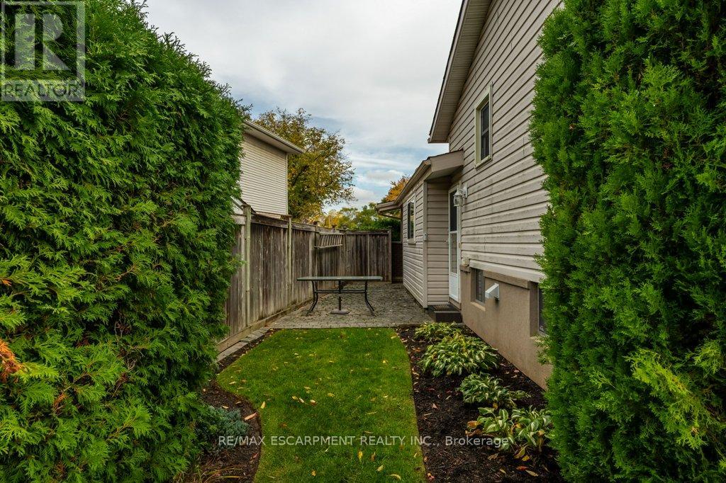526 Elwood Road, Burlington, Ontario  L7N 3C7 - Photo 41 - W12479088