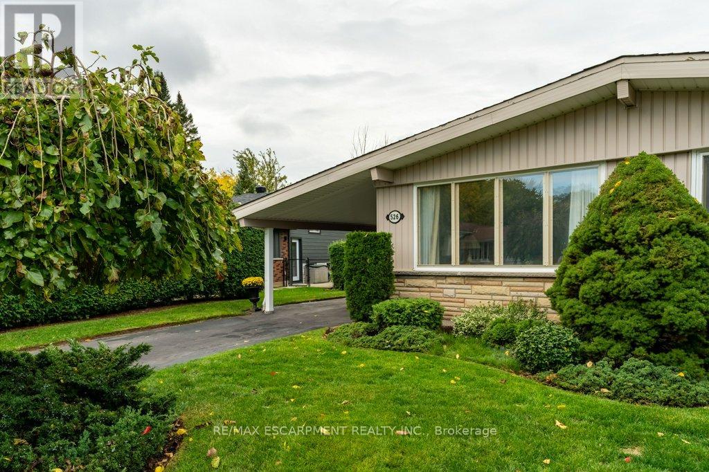 526 Elwood Road, Burlington, Ontario  L7N 3C7 - Photo 5 - W12479088