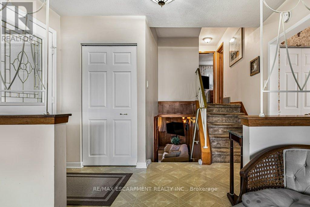 526 Elwood Road, Burlington, Ontario  L7N 3C7 - Photo 7 - W12479088